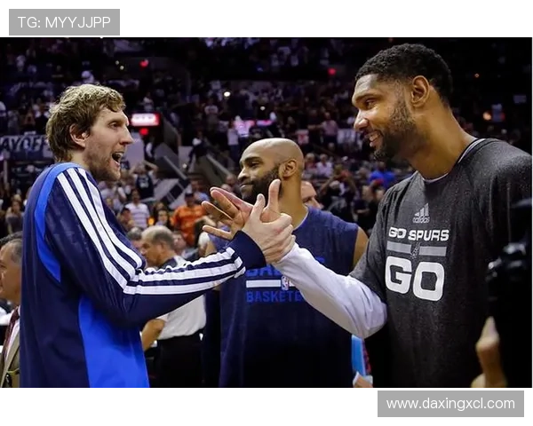 邓肯与姚明重聚篮球场，共话传奇岁月与友谊的深厚情谊