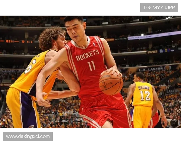 姚明出席辽宁篮球颁奖典礼见证新一代球员的崛起与荣耀